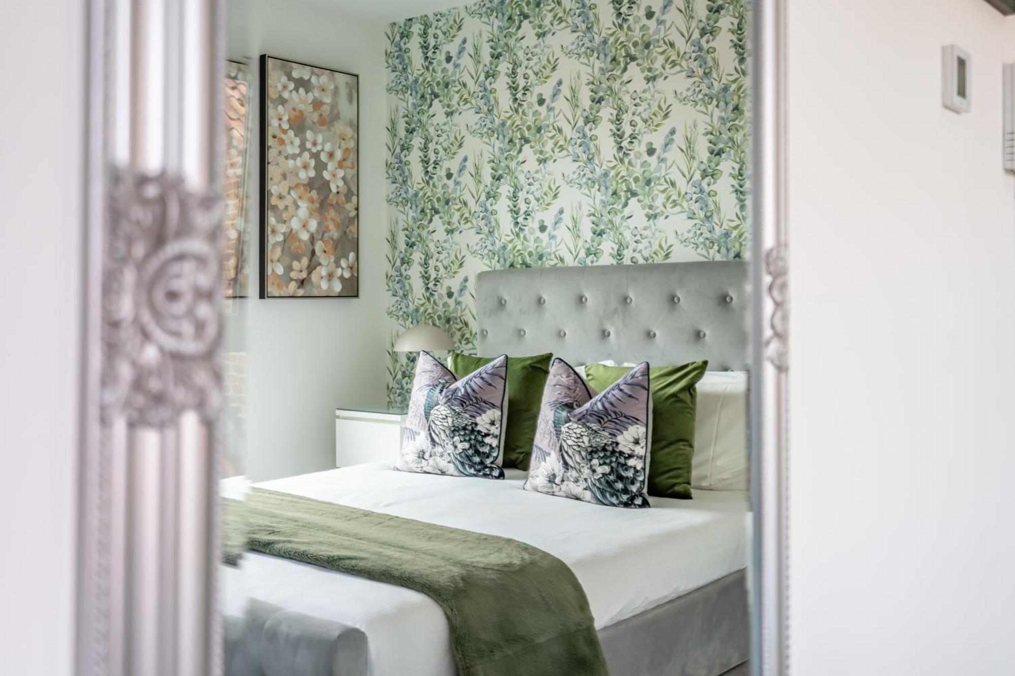 Bootham Row 8 *